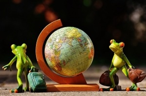 Globe and 2 frogs with suitcases